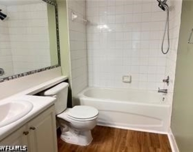 1240 Wildwood Lakes Boulevard - Photo Thumbnail 6