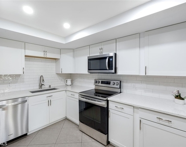 5954 Pelican Bay Boulevard - Photo Thumbnail 7