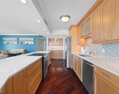 250 Park Shore Drive - Photo Thumbnail 6
