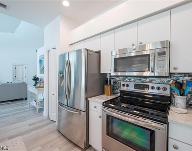 7112 Falcons Glen Boulevard - Photo Thumbnail 18