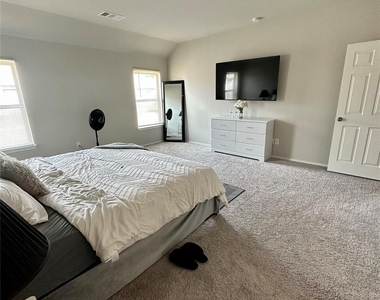 4231 Tulip Oak Drive - Photo Thumbnail 9