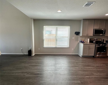 4231 Tulip Oak Drive - Photo Thumbnail 6