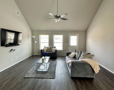 4231 Tulip Oak Drive - Photo Thumbnail 5