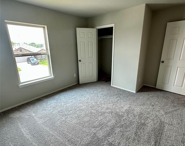 4231 Tulip Oak Drive - Photo Thumbnail 15