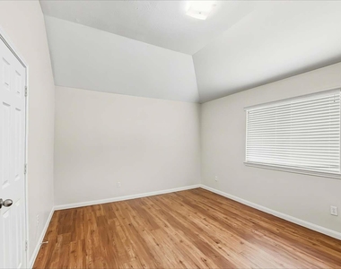 3807 Liberty Square Trail - Photo Thumbnail 9
