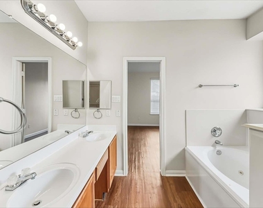 3807 Liberty Square Trail - Photo Thumbnail 7