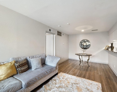 10101 Forum Park Drive - Photo Thumbnail 21