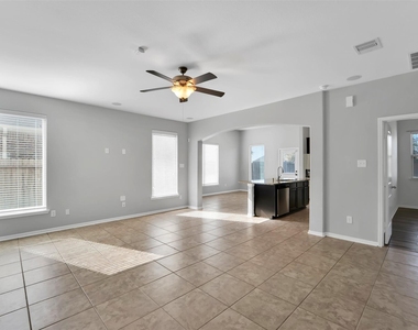 5407 Baronet Drive - Photo Thumbnail 7