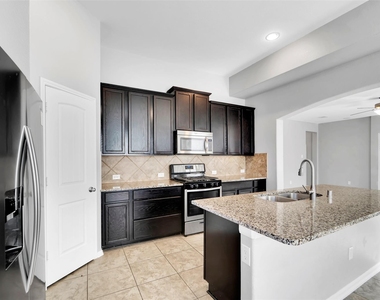 5407 Baronet Drive - Photo Thumbnail 12