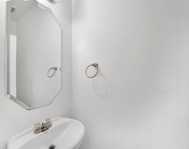 5407 Baronet Drive - Photo Thumbnail 4