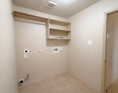 11922 Harristown Dr - Photo Thumbnail 5