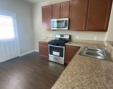 5130 Wolgan Lake Court - Photo Thumbnail 2