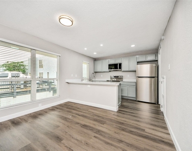 781 Country Place Drive - Photo Thumbnail 5