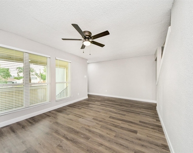 781 Country Place Drive - Photo Thumbnail 16