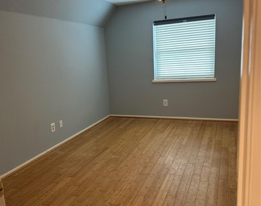 3411 Stoney Oak Drive - Photo Thumbnail 14