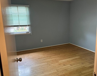 3411 Stoney Oak Drive - Photo Thumbnail 4