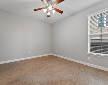 1221 W 19th Street - Photo Thumbnail 1