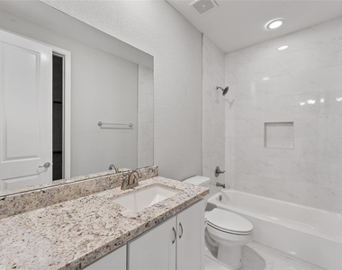 1221 W 19th Street - Photo Thumbnail 3