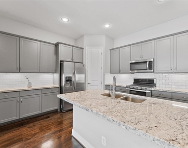 1221 W 19th Street - Photo Thumbnail 5