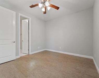 1221 W 19th Street - Photo Thumbnail 2