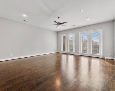 1221 W 19th Street - Photo Thumbnail 12