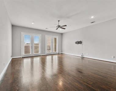 1221 W 19th Street - Photo Thumbnail 11