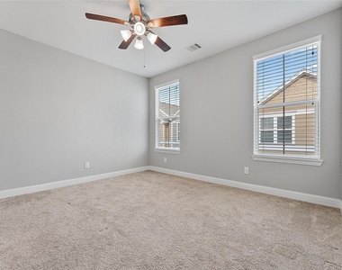 1221 W 19th Street - Photo Thumbnail 15