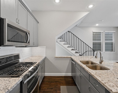 1221 W 19th Street - Photo Thumbnail 8