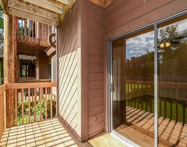 737 Davis Road - Photo Thumbnail 5