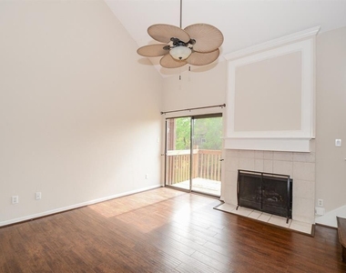 737 Davis Road - Photo Thumbnail 3