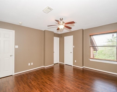 737 Davis Road - Photo Thumbnail 15