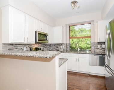 737 Davis Road - Photo Thumbnail 10