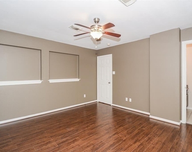 737 Davis Road - Photo Thumbnail 16
