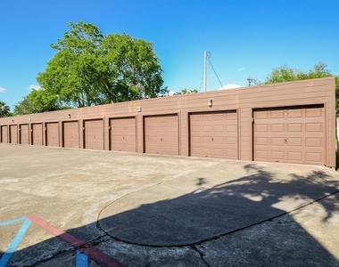 737 Davis Road - Photo Thumbnail 20