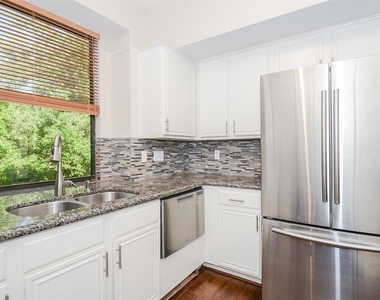 737 Davis Road - Photo Thumbnail 9