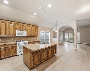 20931 Hamlet Ridge Lane - Photo Thumbnail 6
