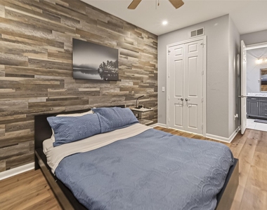 7575 Kirby Drive - Photo Thumbnail 6