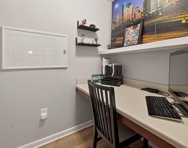 7575 Kirby Drive - Photo Thumbnail 5