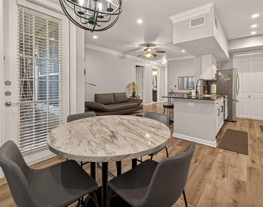 7575 Kirby Drive - Photo Thumbnail 4