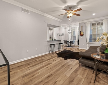 7575 Kirby Drive - Photo Thumbnail 2