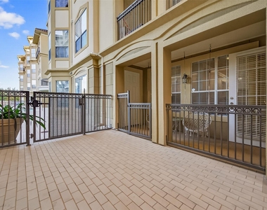 7575 Kirby Drive - Photo Thumbnail 9