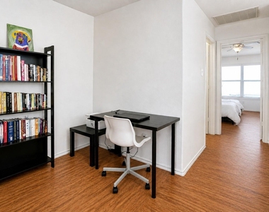 6423 Calgary Woods Lane - Photo Thumbnail 13