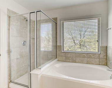 6423 Calgary Woods Lane - Photo Thumbnail 16