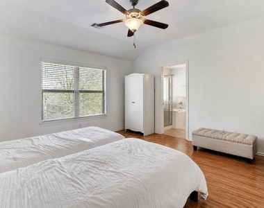 6423 Calgary Woods Lane - Photo Thumbnail 14