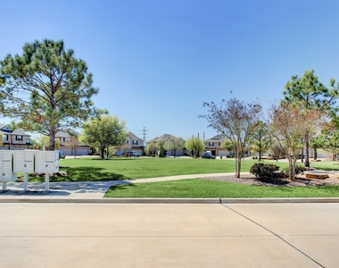 6423 Calgary Woods Lane - Photo Thumbnail 25