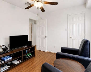 6423 Calgary Woods Lane - Photo Thumbnail 20