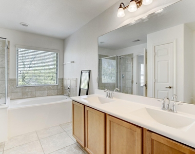 6423 Calgary Woods Lane - Photo Thumbnail 17