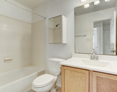 6423 Calgary Woods Lane - Photo Thumbnail 18