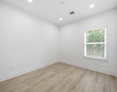 8019 Grandview Street - Photo Thumbnail 25