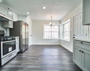 11011 Landsbury Court - Photo Thumbnail 14